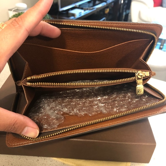 āSoldāLouis Vuitton Zippy Wallet - Picture 9 of 13